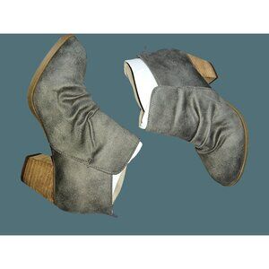 2/$35- Stitch Fix Report Footwear Clarice Heeled Bootie Grey 6 Wide Faux Suede